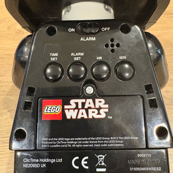 Darth Vader LEGO Alarm Clock - Picture 4 of 4